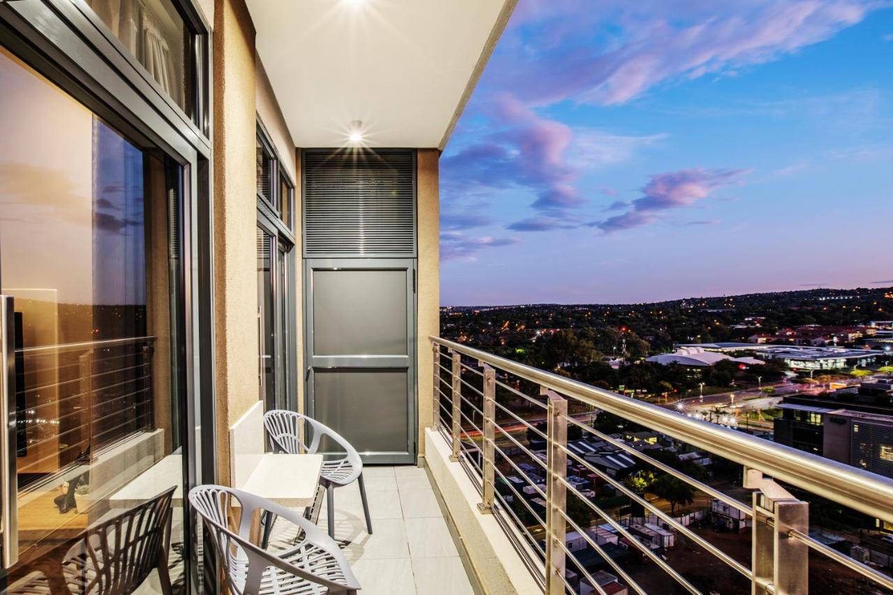 Menlyn Maine Residence Unit 1419 بريتوريا المظهر الخارجي الصورة