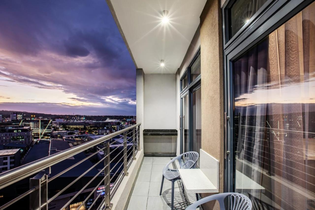 Menlyn Maine Residence Unit 1419 بريتوريا المظهر الخارجي الصورة